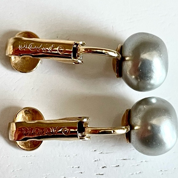 Avon Vintage Silver Gray Faux Pearl Gold-Tone Clip Earrings Minimalist Chic EUC - Picture 4 of 11